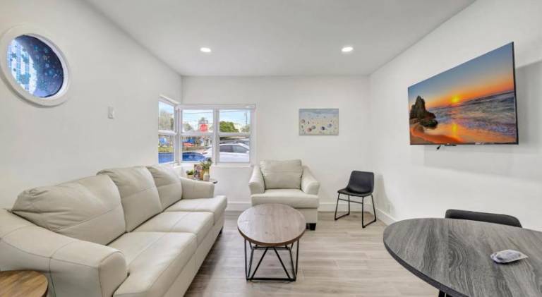 Banyan St 2BR 1BA off Las Olas Steps to Beach 1 in Fort Lauderdale, FL
