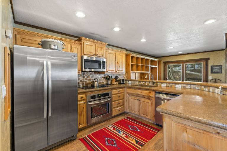 Family-oriented spacious condo with private pool & hot tub | Mountain view | Ski nearby | Dogs allowed — photo 3