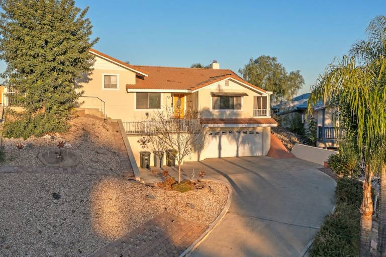 House  Lake Elsinore