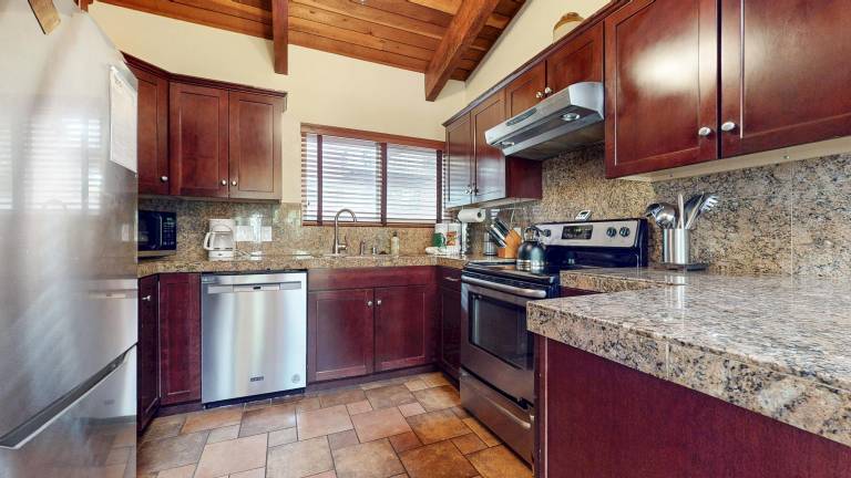 Fully equipped spacious condo with barbecue, sauna & heated pool | Close to the ski | Pet-friendly — photo 4