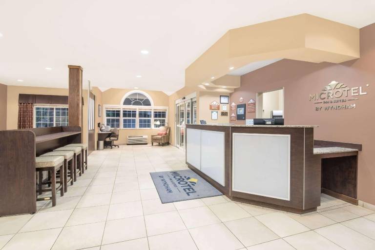 Microtel Inn & Suites by Wyndham Sidney — photo 3