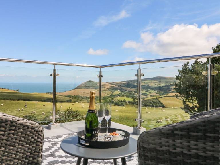 Family-friendly cottage with garden | Beach view | Pets are welcome in Ilfracombe