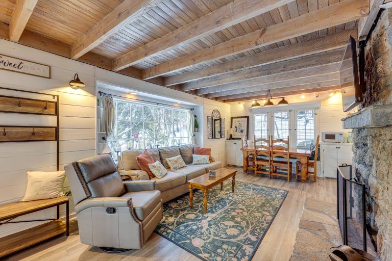 Walkable 'Green Gables Cottage' in Lake Arrowhead — photo 2
