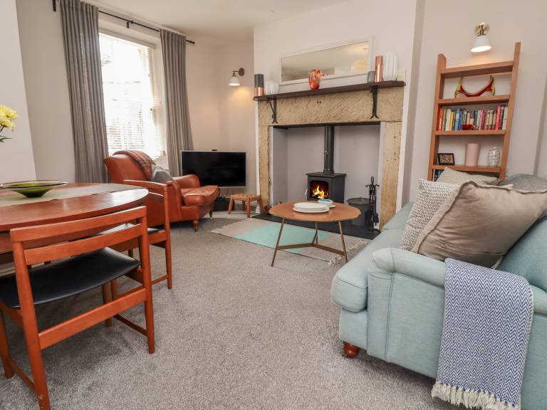 Cottage with patio — photo 3