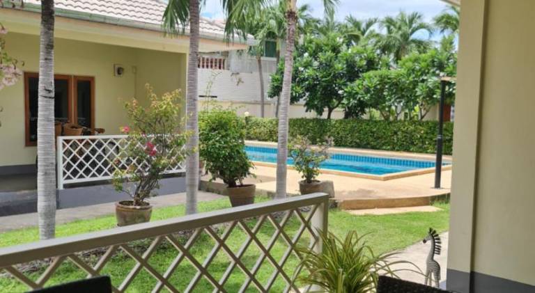 Holiday apartment with pool in Hua Hin