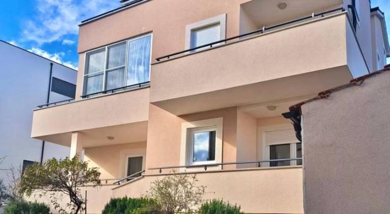 Rental apartment with pool in Vodice