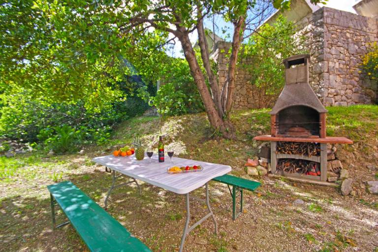 Fully equipped rental apartment with yard, grill & patio | Next to the beach | Pets allowed — photo 4