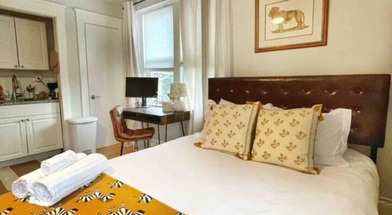 Vacation home | Suitable for remote work | Pets are welcome in New Haven, CT