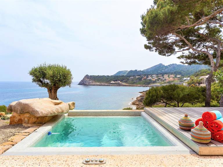 Front Line Sea Villa In Mallorca Up to 6 Guests