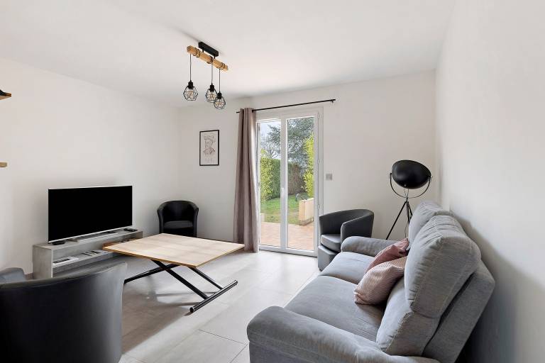 Family-friendly lovely vacation home with yard, terrace & fast internet | Garden view | Pet-friendly — photo 4