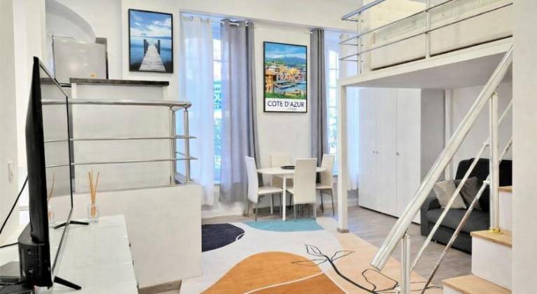 Nice rental apartment | Near Place Masséna | Next to the beach | Pet-friendly in Thiers