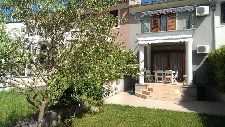Fully equipped wonderful holiday apartment with terrace | Garden view | Pets are welcome in Umag