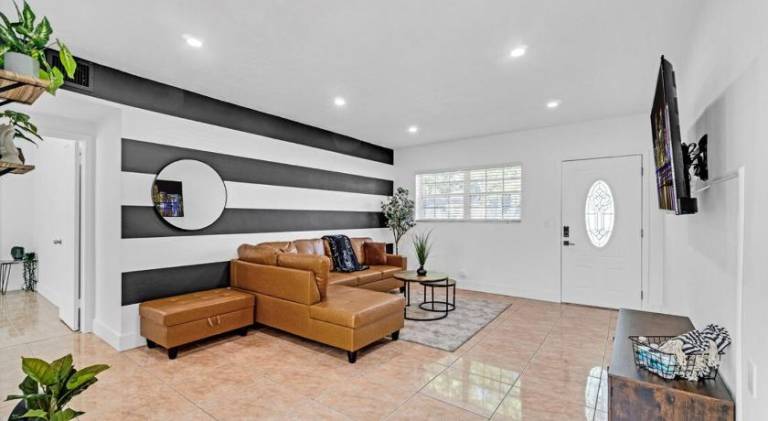 Luxury Miami Home Close to Beach & Aventura Mall — photo 3