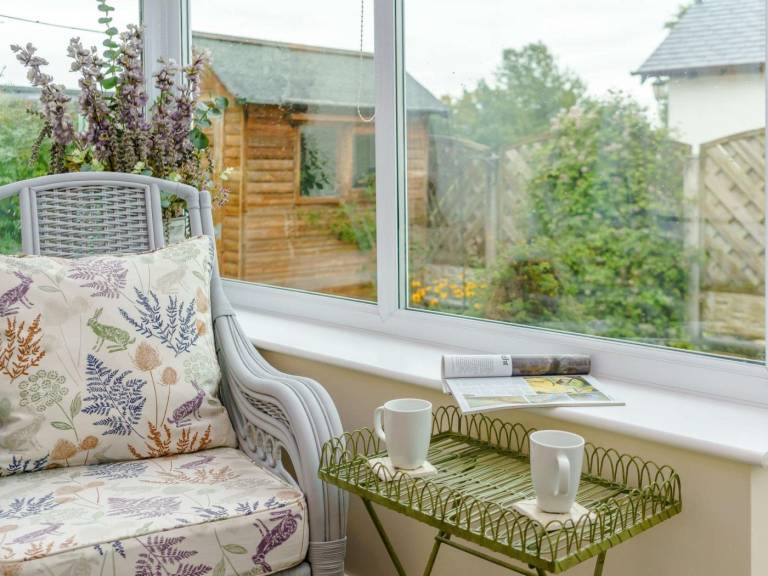 Cottage with garden & barbeque | Water view — photo 3