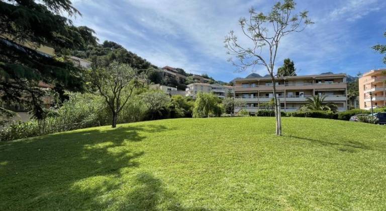Holiday apartment with private pool, terrace & garden — photo 3