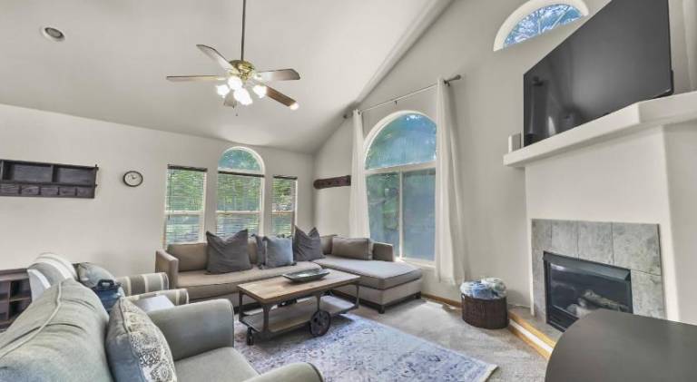 Pleasant vacation home with jacuzzi | Dogs allowed in Silverthorne, CO
