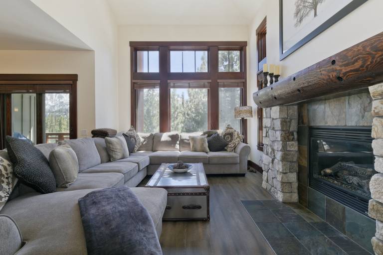 Fully equipped spacious condo with terrace, hot tub & BBQ | Next to the ski | Dogs allowed — photo 5