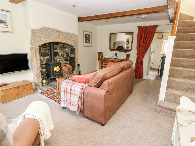 Cottage with yard & terrace — photo 3