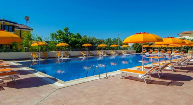 Holiday apartment with yard, pool & terrace in Cropani