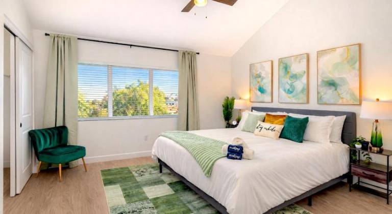 Emerald Palm- Luxury 3BR- Pool, King Beds, Spacious, Quiet, Garage, Close to Airport and OldTown in Phoenix, AZ