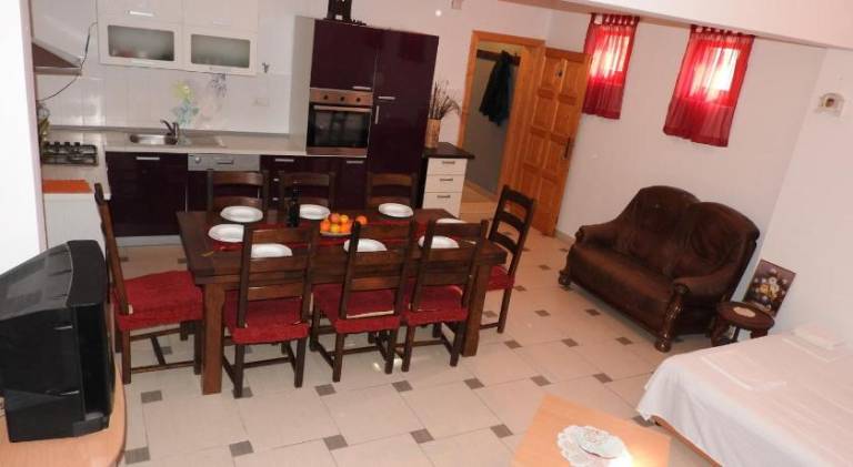 Holiday apartment with barbecue, pool & terrace — photo 2