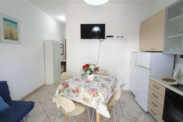 House with 2 rooms for 4 persons — photo 3