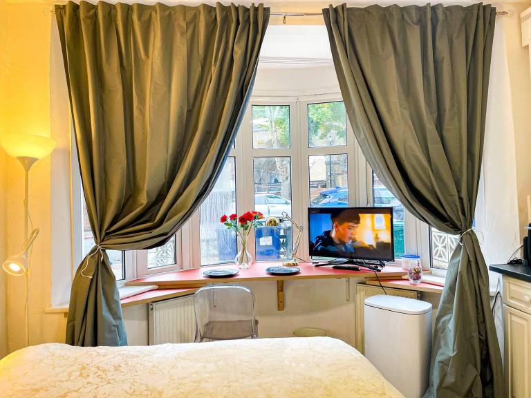 Studio flat  Cricklewood