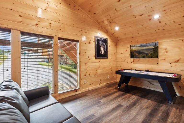 Cabin with pool, hot tub & BBQ | Mountain view — photo 5
