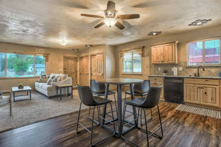 5BD Two Homes Firepit Great Family Vacation Area — photo 3