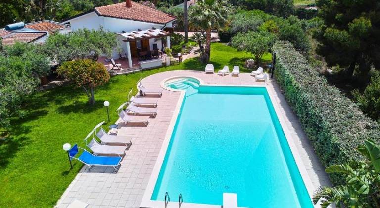 Villa with pool & hot tub | Pets allowed in Castellammare del Golfo