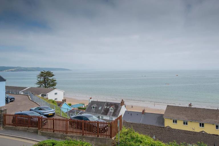 Fully equipped nice vacation home with yard | Beach nearby | Pets are welcome — photo 4