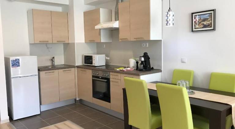 Serviced apartment with yard & pool | Suitable for remote work — photo 3
