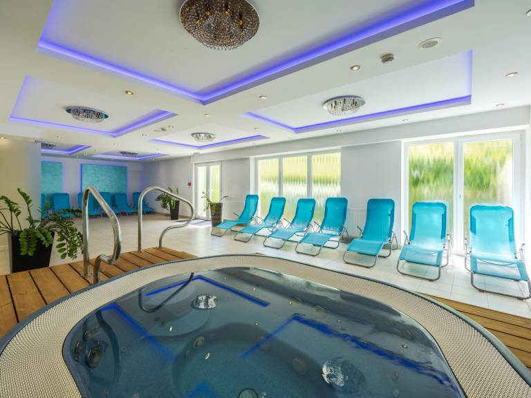 Rental apartment with pool, sauna & jacuzzi — photo 2
