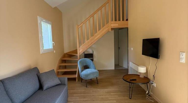 Apartment with yard, BBQ & pool | Pets are welcome — photo 2