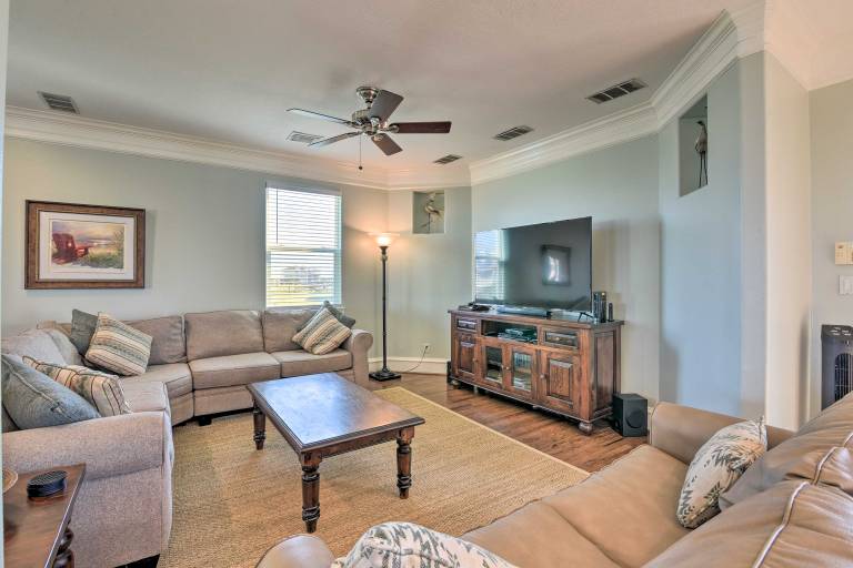 Bay Views! Family-Friendly Galveston Resort House — photo 4