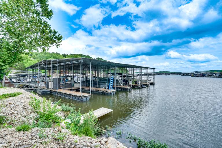 Kayaks, Boat Slip, & Game Room: Calm Cove Apt! — photo 3