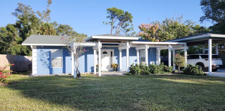 House with barbecue in Sarasota, FL