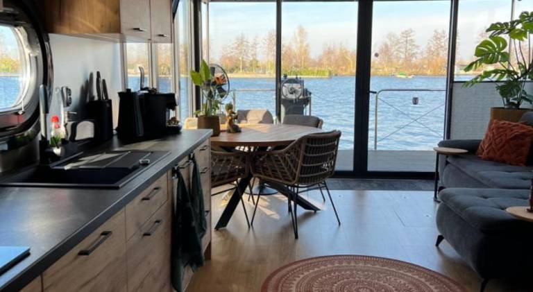 NEW - Little Asia - Stunning Boathouse on a lake Near Amsterdam with Sauna — photo 3