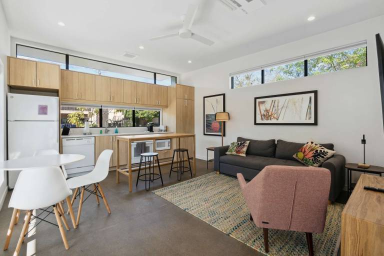 Modern 1 bedroom Apartment 80 Walkscore