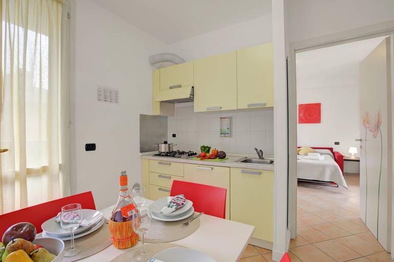 Apartment with patio & barbeque | Lake view — photo 4