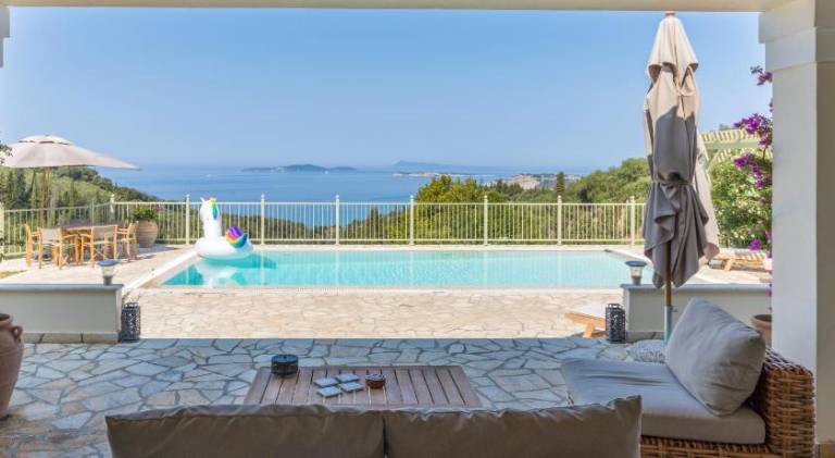 Villa with yard, private pool & BBQ — photo 3