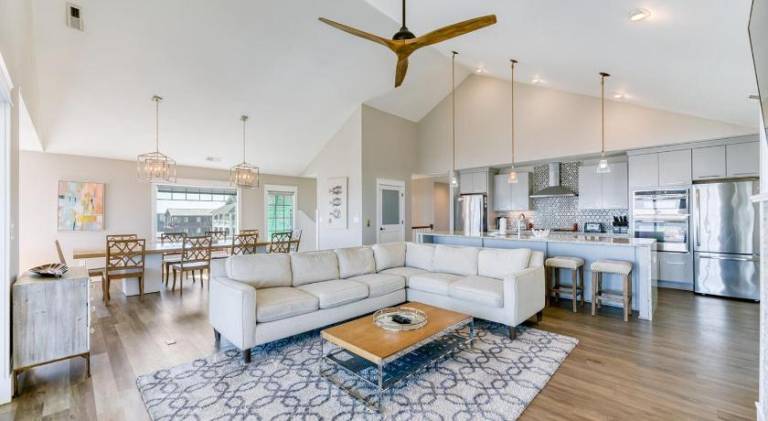 Nice vacation home with pool & hot tub | Beach nearby | Pets are welcome — photo 3