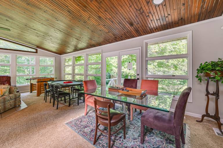 Golf Course Views & Games Galore - Vine Grove Gem! in Kent, IN