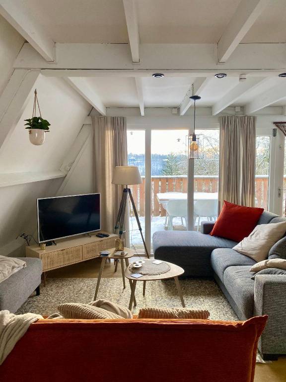 Bungalow with BBQ, terrace & pool | Perfect for remote work | Dogs allowed — photo 2
