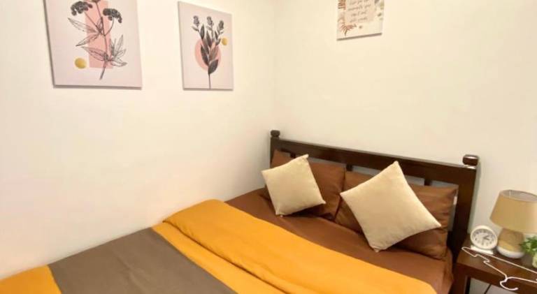 Room with Queen Bed For Couple 7 mins away to Canigaran Beach 10mins away to Airport 5mins away from in Puerto Princesa