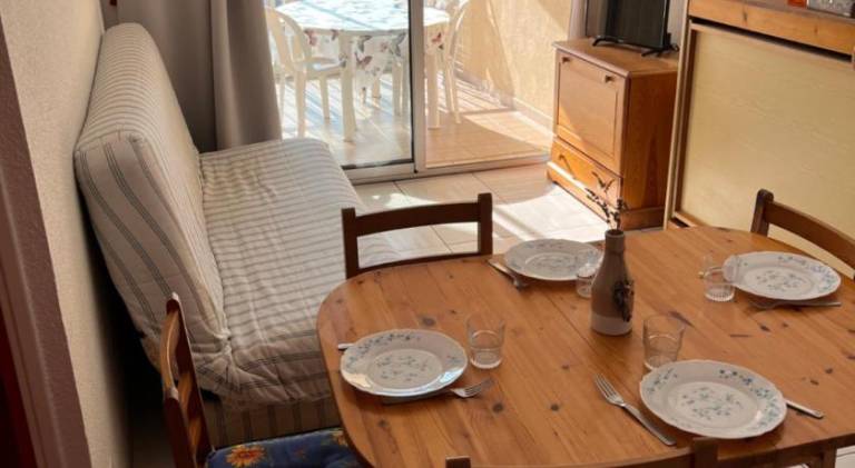 Rental apartment with patio — photo 4