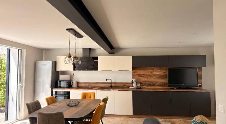 Fully equipped vacation home with terrace & barbeque | Next to the beach | Good for workation | Pet-friendly in Le Bois-Plage-en-Re