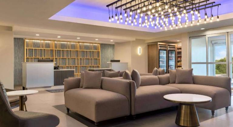 La Quinta Inn & Suites by Wyndham Port Arthur — photo 2