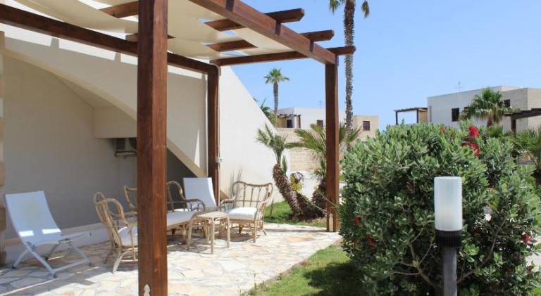 Beautiful vacation home with garden & pool | Beach nearby | Pet-friendly — photo 2