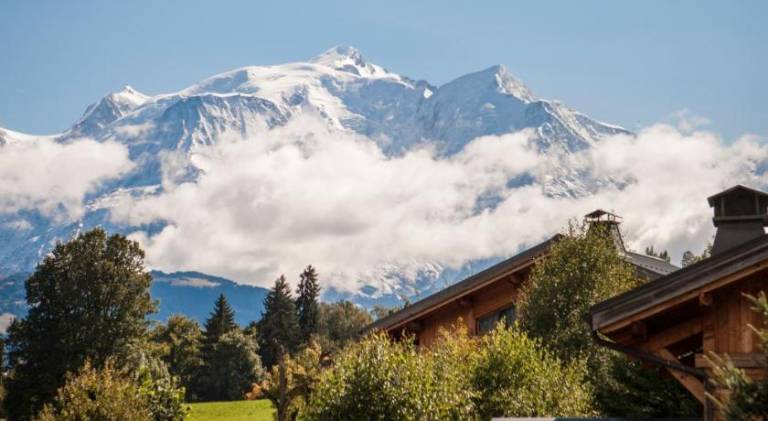 Big chalet with pool & hot tub | Pets allowed — photo 5